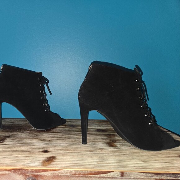 G.I.L.I. Heels - Size 8 - Black - Picture 1 of 4